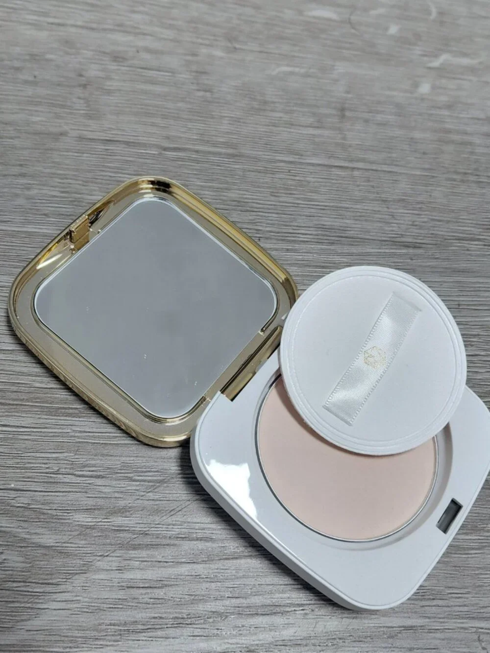 EM Cosmetics Portrait Mode Refining Setting Powder Sheer - Picture 3 of 5